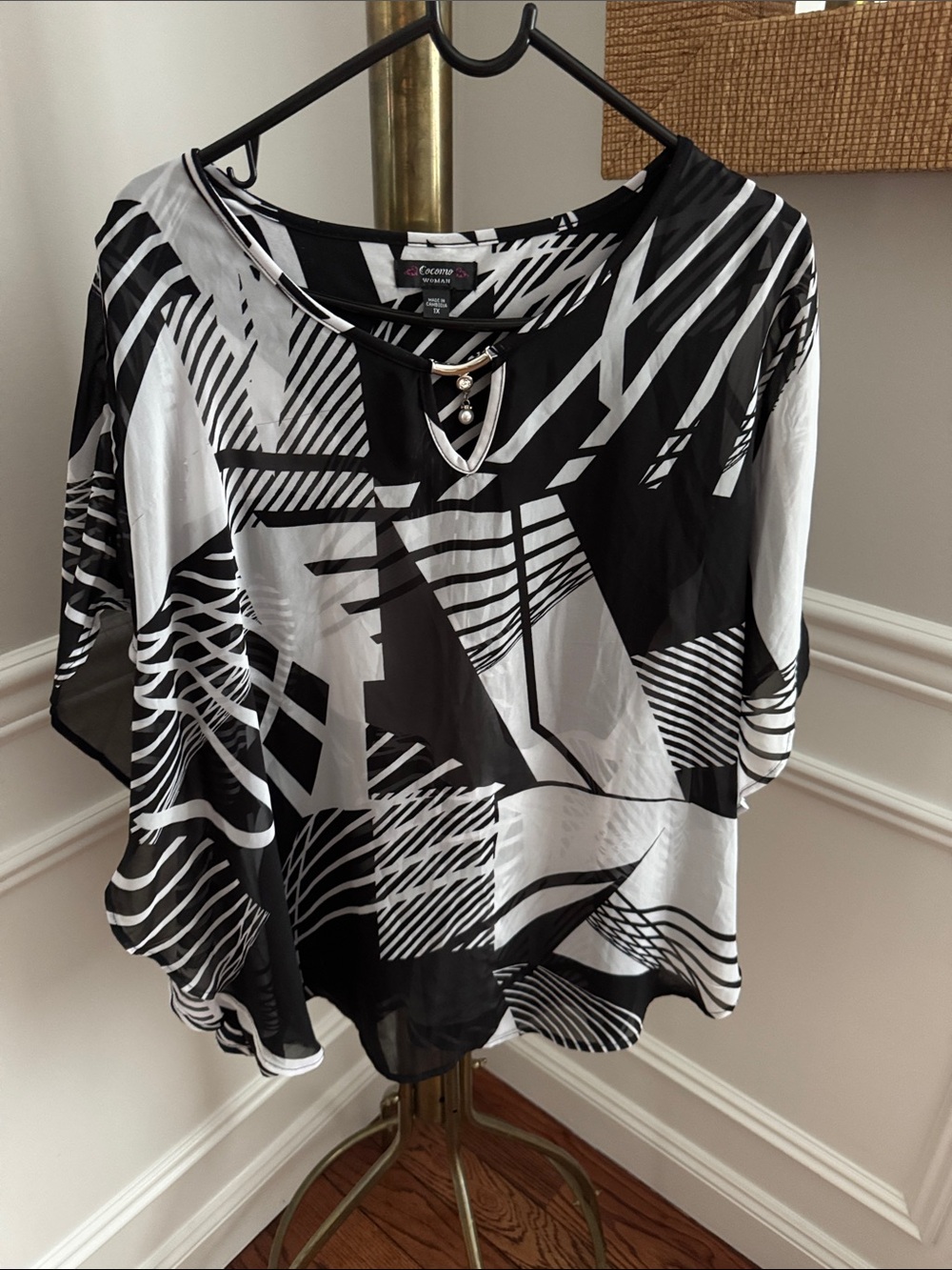 Cocomo Black & White Geometric Keyhole Tunic with Bead Accent